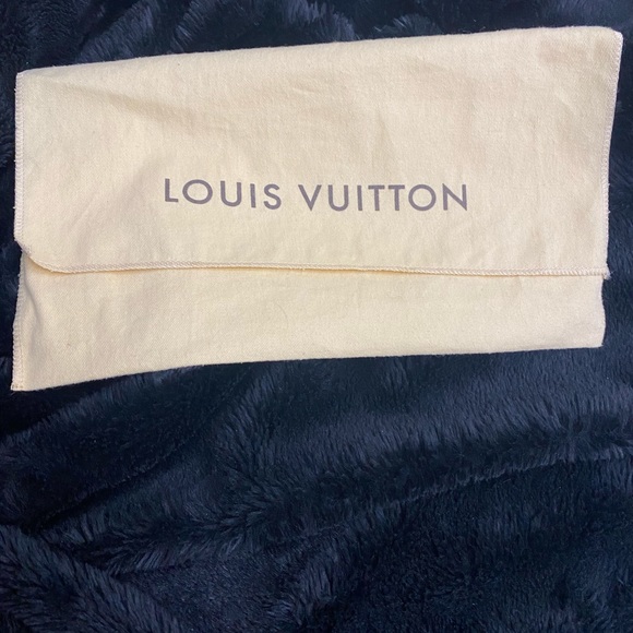 Louis Vuitton Favorite PM - Picture 7 of 9